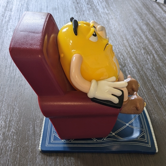 Yellow M&M Dispenser LA-Z-Boy Recliner M&M's Candy Collectible Vintage 1999 Mars - Picture 2 of 8